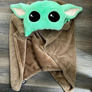 (1)yoda hooded  blanket